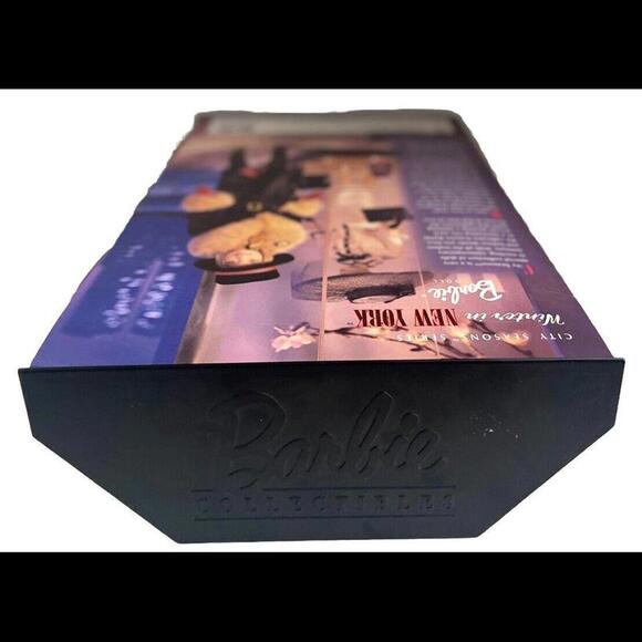 ❤️SOLD❤️Vintage Winter in New York 1997 Barbie Doll Collector Edition #19429 - Picture 7 of 7